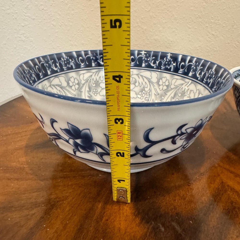 2 Blue and White Porcelain Decorative Bowls In Excellent Condition - Picture 8 of 12